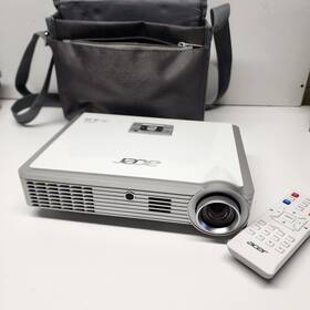 K335 Acer Projector With Remote And Carrying Case