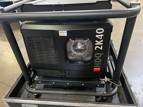 R5905303 Barco /11 Hdq 2k40 Large Venue Projector 37 000 Lumens With 4 Swivel Clamps / Case