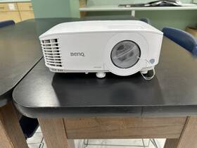 9h.jnf77.1je Benq Mw560 Dlp Projector Portable 3d 4000 Ansi Lum. Wxga 1280 X