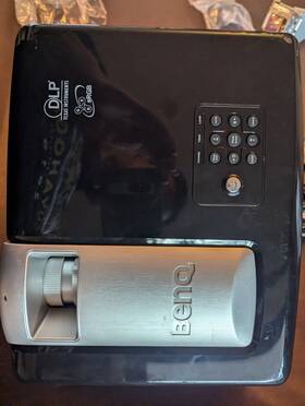 Mp525p Benq Dlp Projector Includes Ceiling Mount Extra Bulb Remote And Cables