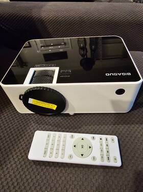 B-506b Bigasuo Projector Home Theater Works With 7ft By 4ft White Screen
