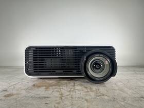 Wux500st Canon Realis Data Projector - 9466 Lamp Hours