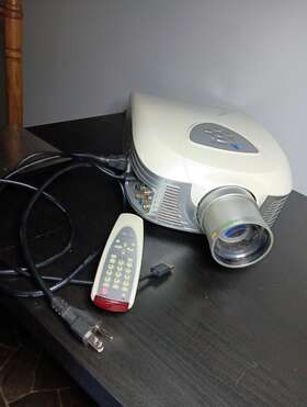 V11h931020-n Columbia Cinema Hd-70a Projector Used With Remote