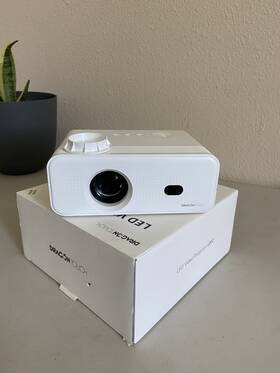 L012 Dragontouch Mini Projector