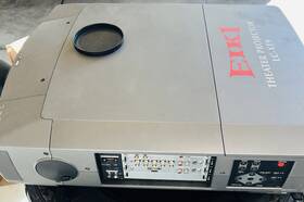 Lc-xt9 Eiki Theater Projector Large Venue 9000 Lumens 137 Hrs Bulbs Read Details