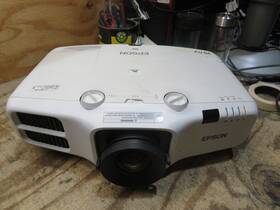 76574 Epson Home Theatre Projector 4650 Powerlite With Remote 2647 Lamp Hours
