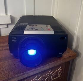 8000i Epson Powerlite Projector