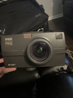Elp-7100 Epson Powerlite 7000xb Lcd Projector 650 Lumens Made In Japan