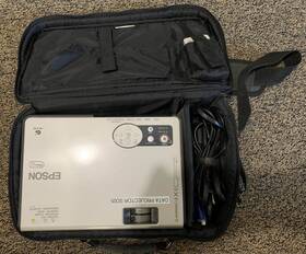 Emp-760 Epson 400 1 2500 Ansi Lumens 1024x768 Projector With Case Remote Cables