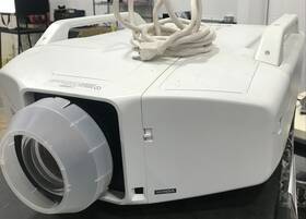 Z9800w Epson H615a Pro 3lcd Large Venue Projector 8300 Lumens -2218 Hours -pickup Only