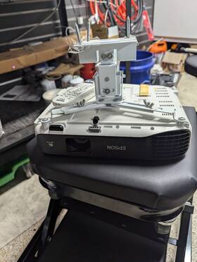 H842a Epson Digital Projector And Large Screen