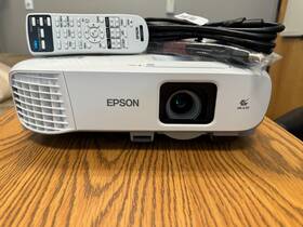 H866a Epson Powerlite 980w Hdmi Projector With Extras Only 150 Hrs On Lamp - Tested