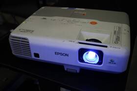 V11h387020-n Epson Powerlite 905 Projector With Cables 951 Hours
