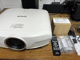 V11h715120-n Epson Home Cinema 4000 4k Hdr 3lcd Theater Projector Please Read