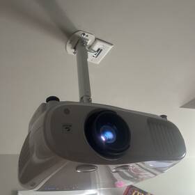 V11h961020 Epson Home Cinema 3200 4k Lcd Projector - White 721 Hours On Bulb