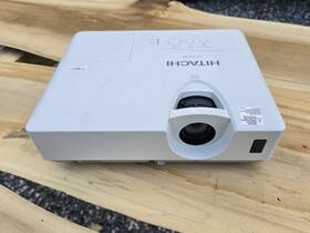 Cp-ew300 Hitachi 3lcd Projector Only 8hrs On Lamp
