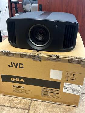 Dla-nz7bk Jvc Projector - Dla-nz7 Used