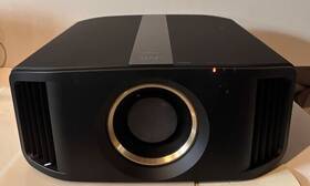 Dla-rs1000 Jvc 4k Hdr Reference Projector In Original Box With Ceiling Mount Dla-rs1000 Jvc 4k Hdr Reference Projector In Original Box With Ceiling Mount