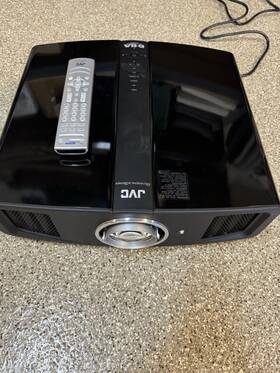 Dla-rs1x-u Jvc Projector - Home Theater Model 1080p Used