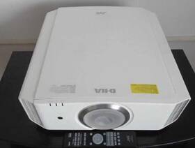 Dla-x75rb Jvc Dla-x75r 4k Eshift. In Excelent Condition 3d With 2 Pair Of Glasses