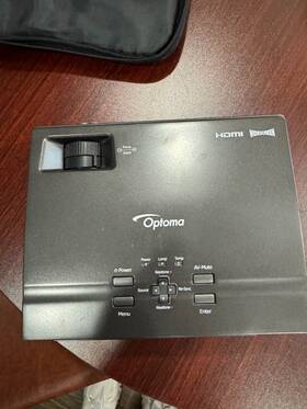 1d0j1u00115280041 Optoma Projector 1080p With Case Cords Gently Used Bright Image Portable