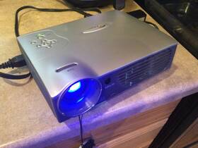Ep737 Optoma Ezpro-737 Dmd Projection Display Projector With Carrying Case