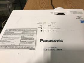 Pt-vx425n Panasonic Et-lav300 3lcd Projector 4500 Lumens Hd 1080p Various Lamp Hrs