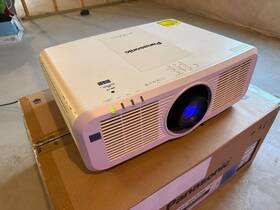 Mz570l Panasonic Laser Projector 5500 Lumens Solid Working Condition