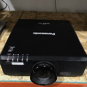Pt-dx820 Panasonic Xga Professional 8 200 Lumens Large Venue Projector 500 Hours