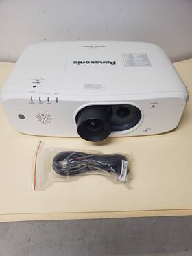 Pt-fz570 Panasonic Wuxga Projector. 251 Lamp Hours