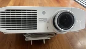 Pt-lz370 Panasonic 3lcd Projector 3000 Lumens Full Hd Dicom Cover Part Missing