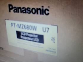Pt-mz680w Panasonic Pt-mz680 6000-lumen Wuxga 3lcd Projector White