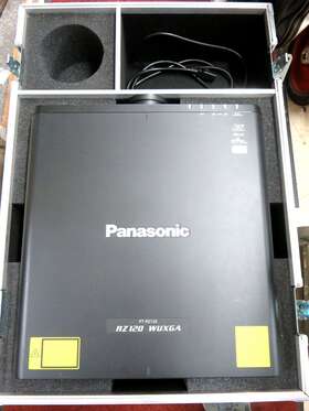 Pt-rz120 Panasonic Rz120 Wuxga Pt- With Lens