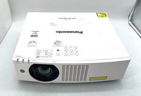 Pt-vmz40u7 Panasonic Pt-vmz4ou7 Pt-vmz40 Lcd Projector 13545 Hrs See Description
