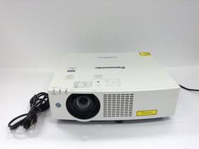 Pt-vmz60u7 Panasonic Lcd Projector Turns On Briefly For Parts As-is Free Ship