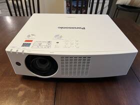 Pt-vmz71 Panasonic U7 7 000-lumen Projector White