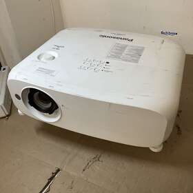 Pt-vx600 Panasonic 5500-lumen Xga 3lcd Projector As-is
