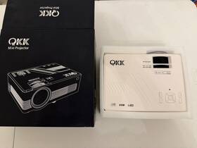 X002eivisf Qkk Ak-81 4500 Lumens Mini Projector With M Ini Tripod