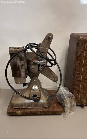 K-109 Regal Keystone Model 8 Mm Projector Working With Carrying Case K-109 Regal Keystone Model 8 Mm Projector Working With Carrying Case