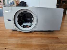 Plc-xf60 Sanyo Pc-xf60 Pro Xtrax Multiverse Projector For Parts Or Repair Selling As-is
