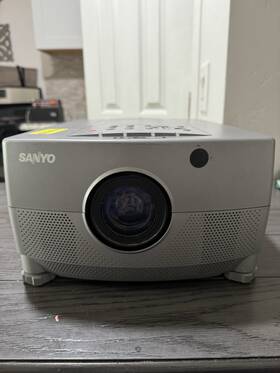 Plc-5600n Sanyo Conference Projector 750 Lumens