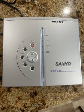 Plc-sw20a Sanyo Multiverse Projector Plc-sw20 Case And Can Cords Tested