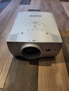 Plc-xp46 Sanyo Plc-xc46 Pro Xtrax Multiverse Lcd Projector Untested Parts Only Read