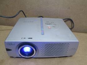 Plc-xw20 Sanyo Projector 1 100 Lumens Ansi