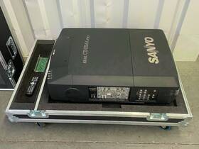 Sanyo Plv-hd2000n Real Cinema Pro Projector With Hard Case Working Low Hours