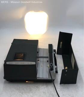 837.98330 Sears Vintage Easi-load M-33 Projector Model
