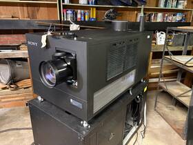 Srx-r320 Sony Cenima Projector
