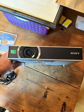 Vpl-cs21 Sony Projector With Remote Power Cord And Software