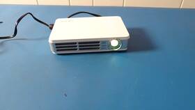 Q4-wt Vivitek Qumi Hd Pocket Projector No Power Supply Q4-wt Vivitek Qumi Hd Pocket Projector No Power Supply