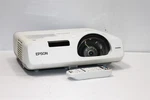 Epson Powerlite 520 Xga Projector 2700 Lumen 3-CHIP 3LCD 4260 Lamp Hours. Fixed Price $50.00.